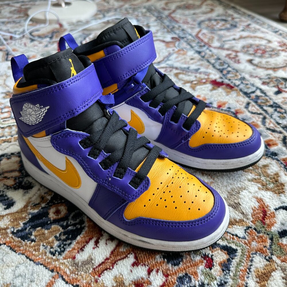 Air Jordan 1 High FlyEase GS Lakers, 3.5Y